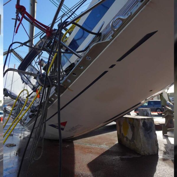 e voilier Futuro de Dominique DUBOIS, l’ancien propriétaire du chantier Multiplast de Vannes, a été victime de la tempête Gérard.